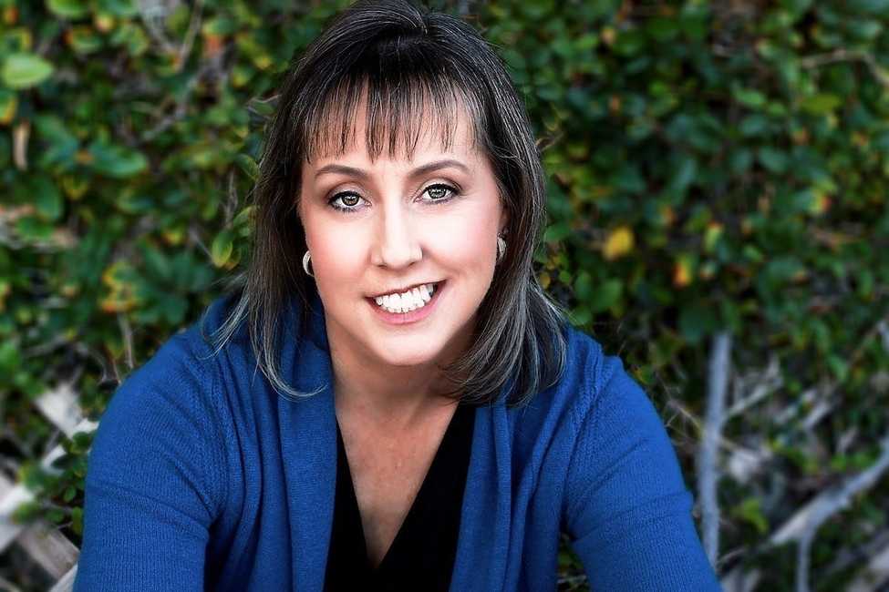 Portrait of Jenn McKinlay